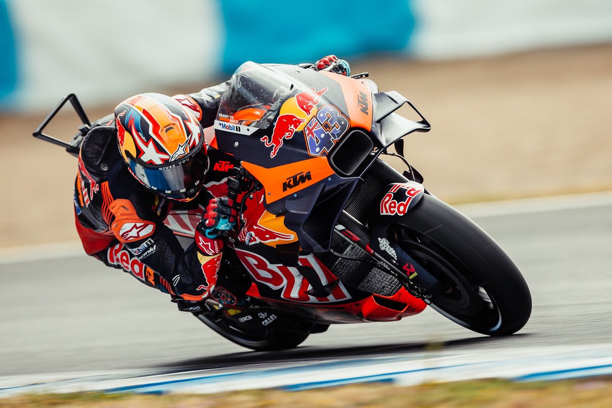 mtgpturkey's tweet photo. 🏁Miller Bagnaia’nın temasına ve Martin’in baskısına rağmen podyuma çıkıyor.
🏁Bol cezalı ve gergin bir yarışı geride bıraktık. Müthiş bir galibiyet mücadelesi ardından nasıl açıklamalar gelecek çok merak ediyorum. 
#SpanishGP https://t.co/xZhktgWBhn