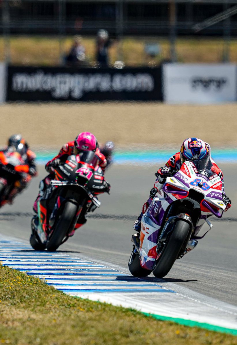 mtgpturkey's tweet photo. 🏁Miller Bagnaia’nın temasına ve Martin’in baskısına rağmen podyuma çıkıyor.
🏁Bol cezalı ve gergin bir yarışı geride bıraktık. Müthiş bir galibiyet mücadelesi ardından nasıl açıklamalar gelecek çok merak ediyorum. 
#SpanishGP https://t.co/xZhktgWBhn