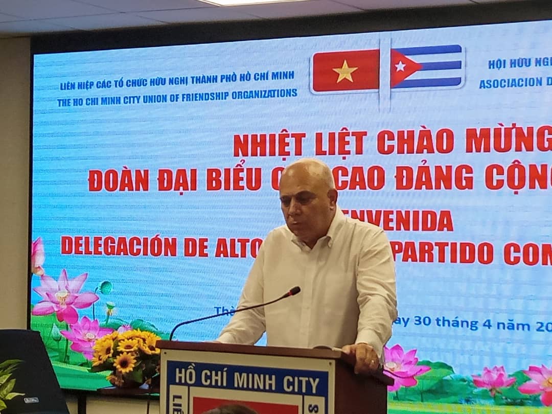 PartidoPCC's tweet photo. Por Vietnam seguimos dispuestos a dar hasta nuestra sangre, expresó este domingo el miembro del Buró Político del @PartidoPCC, @DrRobertoMOjeda en un encuentro con organizaciones solidarias con #Cuba en Ciudad Ho Chi Minh. https://t.co/qcmpFjJ9UC