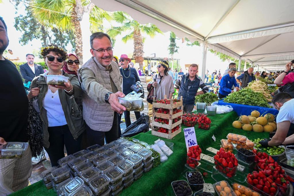 kasapoglu's tweet photo. Alaçatı Ot Festivali'nde yeşile doyduk.🌿 https://t.co/jobaZNPtdm