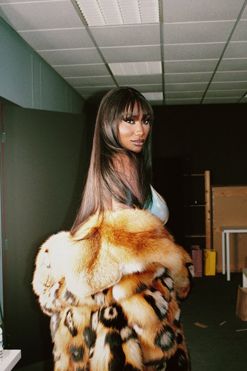 Aya Nakamura tweet media