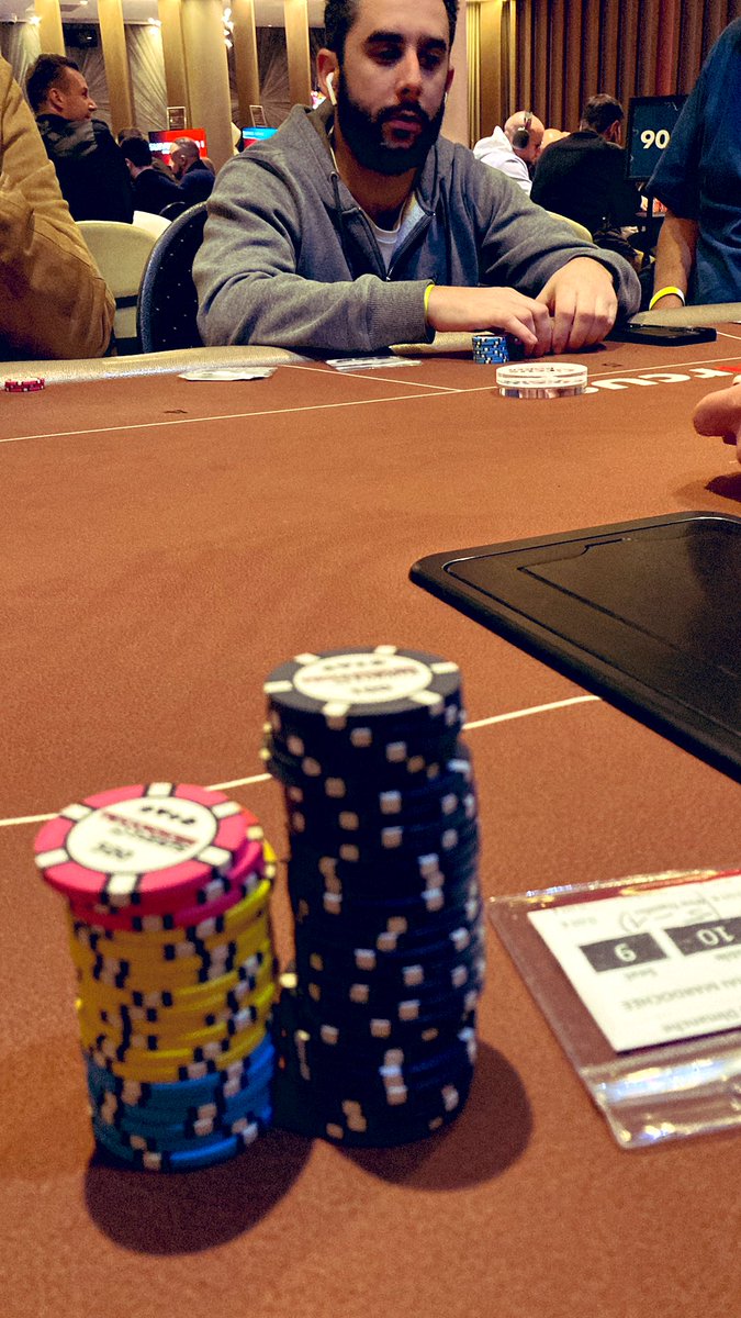 Lior26's tweet photo. Allez c’est parti pour ce beau tournoi au @ClubCircusParis 🇫🇷♥️⭐️

Très bel accueil par les équipes, super ambiance, on retrouve les copains et notamment ce jeune et beau @moundirofficiel ! 

@TexapokerLive #Entrams https://t.co/ZOijzcB6BM