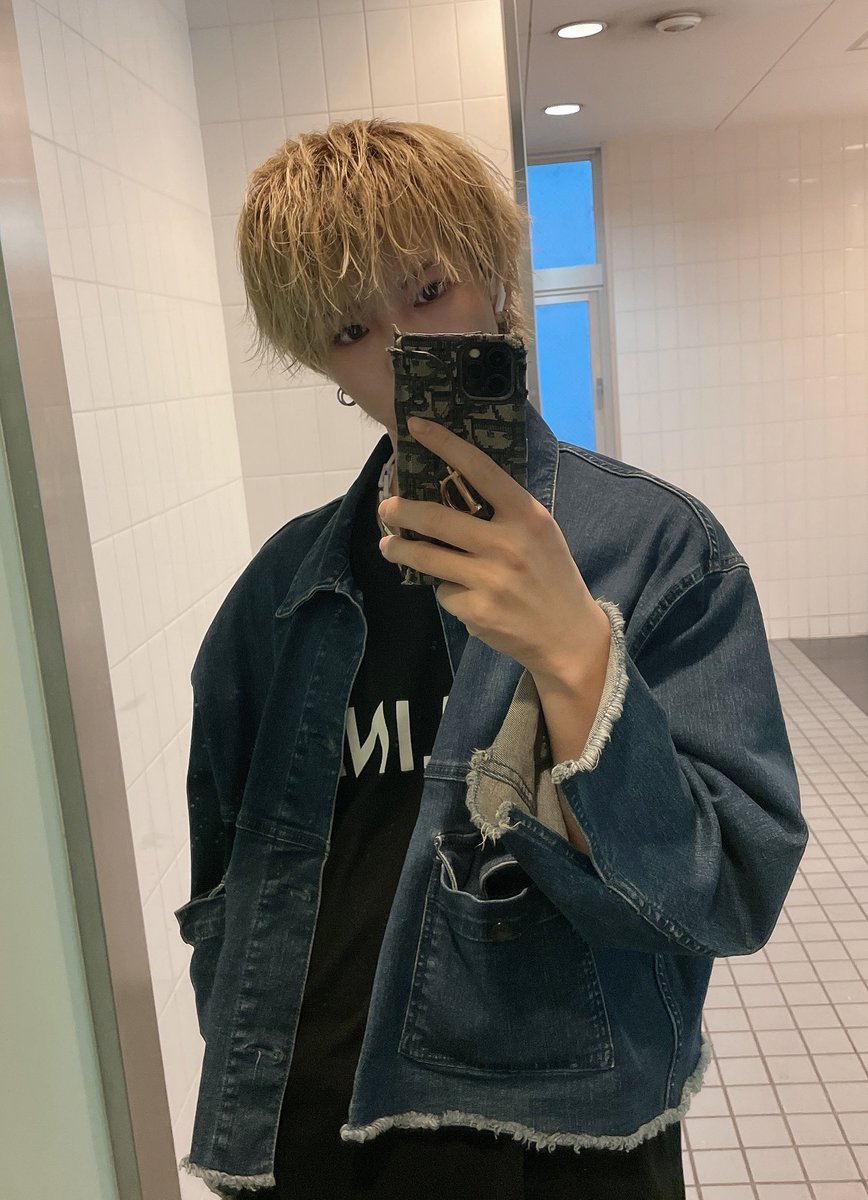 shingeki_1910's tweet photo. 吉祥寺SEATAありがとー😎
沢山の人が見てくれて嬉しかった！
4月は色んなイベントに出れて充実した月だった🐶💛
来月も楽しい時間一緒に過ごそうぜぃ🤝
明日は新宿holiday会いに来てねん！
我さんとのコラボもあるよん👶 https://t.co/NmwuzhAd5v