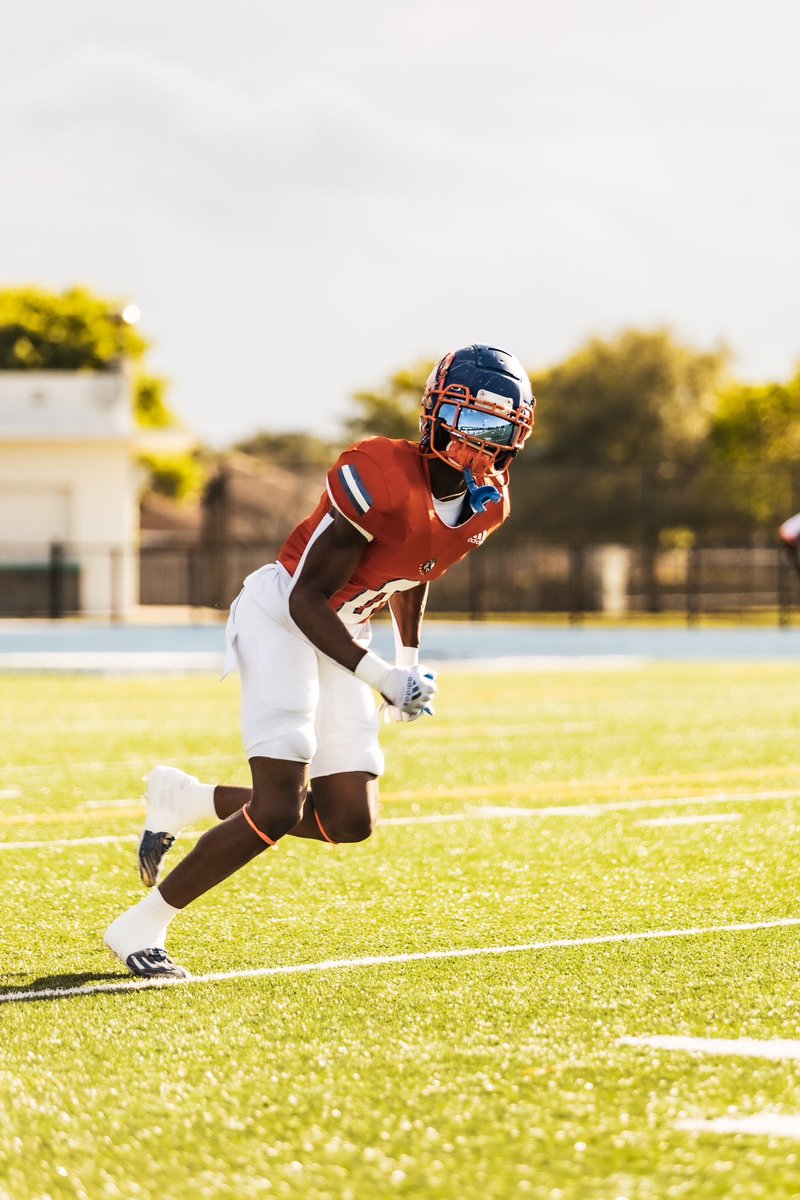 VMinikwu's tweet photo. Spring Ball is back! @GoFmuLions 
.
.
.
.
.
.
.
#fmu #football #NAIA #sportsphotography #CollegeFootball https://t.co/d4v3VOmF6Z