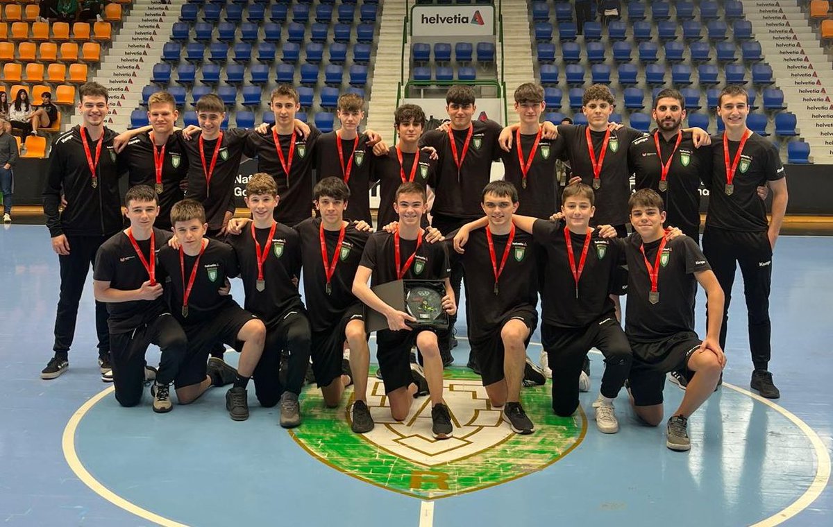 BMAnaitaBase's tweet photo. 🏆 𝐂𝐀𝐌𝐏𝐄𝐎𝐍𝐄𝐒 𝐃𝐄 𝐍𝐀𝐕𝐀𝐑𝐑𝐀

El Cadete Masculino A doblega al @balonmanloyola (37-29) y se proclama campeón de la Final Four.

💚 ¡Enhorabuena, equipo! https://t.co/G8b3xWJgqx