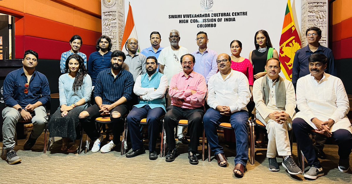 NomadChandru's tweet photo. Awesome memories with #Srilankan friends & students on film making workshop in #Colmbo. https://t.co/H4HMnv0Bmv