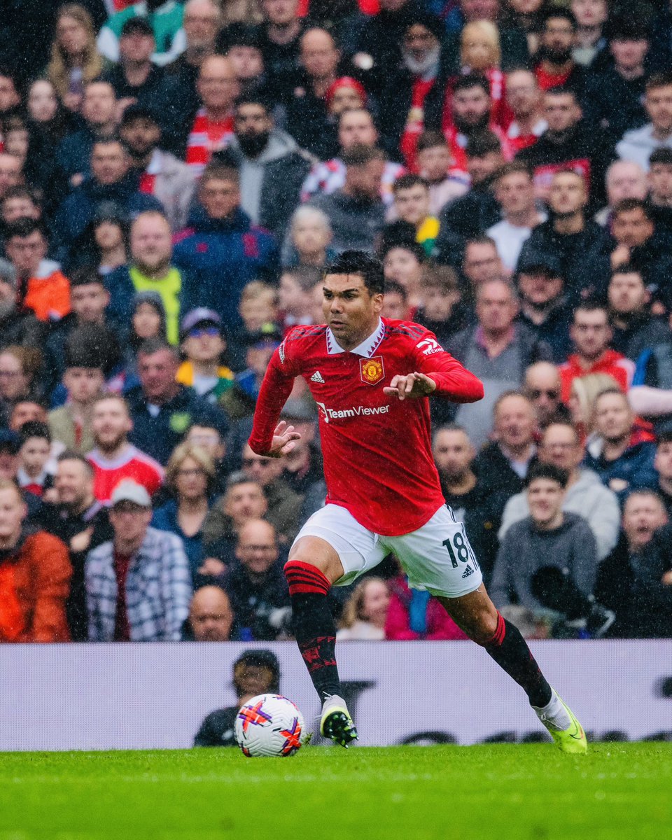ManUtd's tweet photo. Battling in tough conditions 🌧️ 

#MUFC || #MUNAVL https://t.co/eBtD14T96N