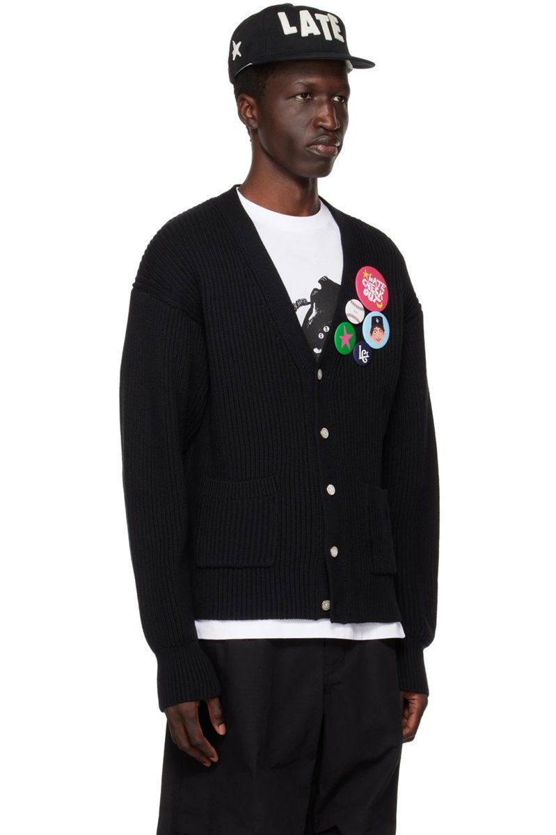 Char_Az_nable's tweet image. マッキーの缶バッジスタイリングめちゃ可愛いーーーっておもったらカーディガンの付属品なのね。

#INI_DROPThat  #藤牧京介　#latecheckout