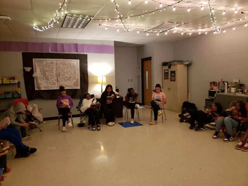 Kermit Johnson (@kjeschool) on Twitter photo One of our 5th grade teachers transformed a room in our school to look like the City of Ember so that her kids could go read the book “in the setting”. So cool!! This is how we get kids excited to read! #johnsonproud <a href="/JEFCOED/">Jefferson County Schools</a> <a href="/teachingsmyjam7/">Brandi Wilson</a> One of our 5th grade teachers transformed a room in our school to look like the City of Ember so that her kids could go read the book “in the setting”. So cool!! This is how we get kids excited to read! #johnsonproud <a href="/JEFCOED/">Jefferson County Schools</a> <a href="/teachingsmyjam7/">Brandi Wilson</a>