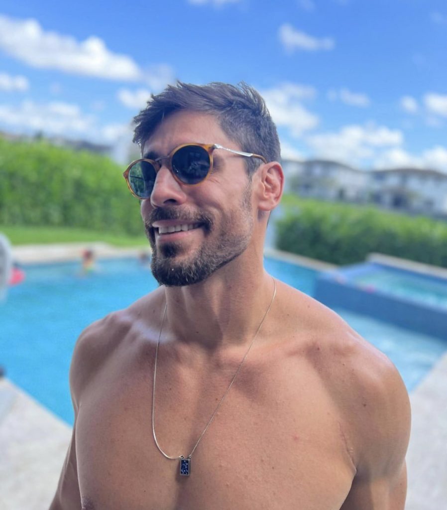 ollguts's tweet photo. hoje eu acordei com sede de pirocagem desse macho 
te amo antônio carlos, sou 100% você ❤️ https://t.co/cyaLeCL9Ni