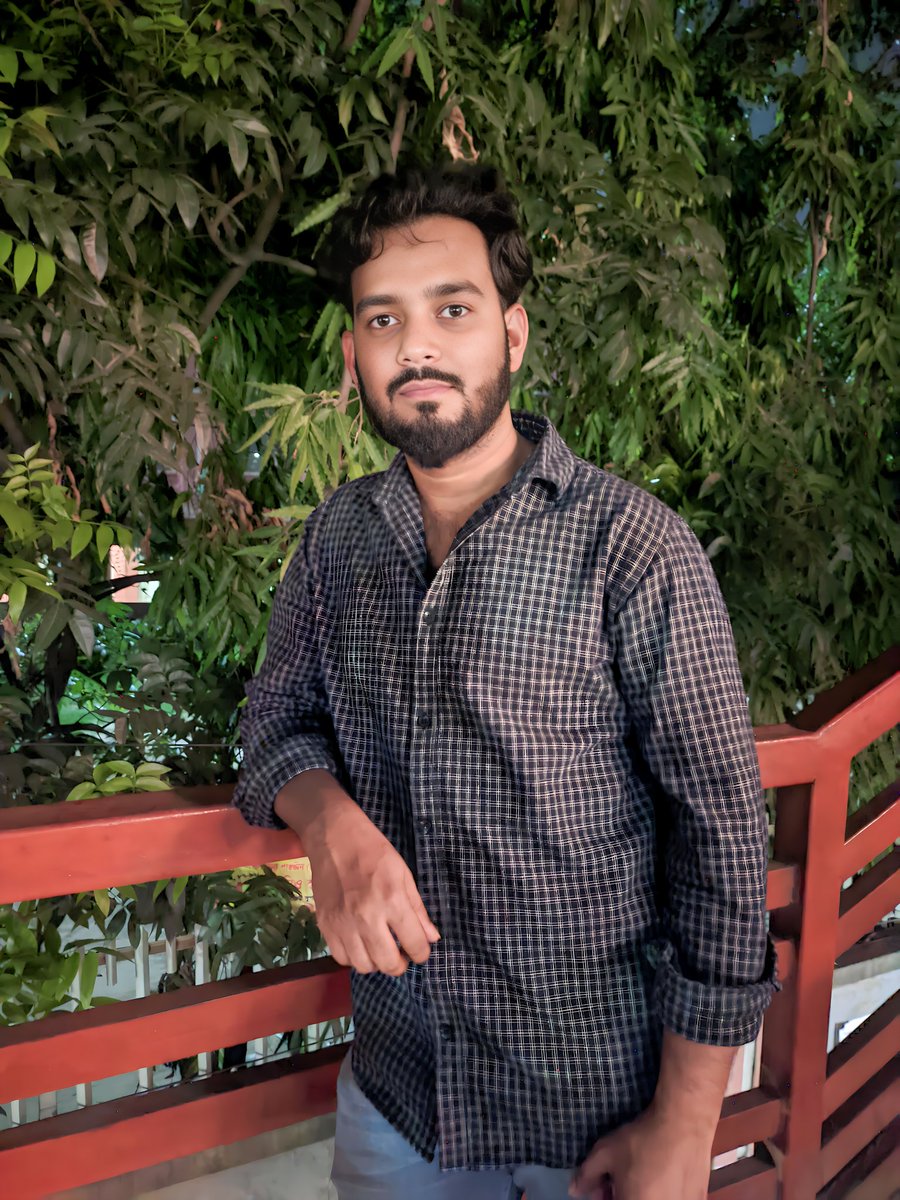 ভালো থাকি বা খারফ থাকি, নিজের মিথ্যে হাঁসিটা সব সময় মুখে রাখি😔