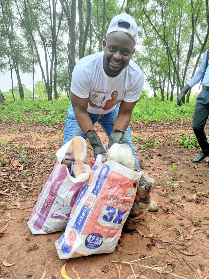 Dernier jour de notre campagne digitale : Comment s'impliquer ?
👉🏿 Rejoignez notre Club !
👉🏿 Participez à nos activités !
👉🏿 Soyez un bon exemple !
👉🏿 Ne jetez plus les sachets dans la rue !
👉🏿 Plantez des arbres à chaque fois que vous en avez l'occasion !
#GenerationRestoration