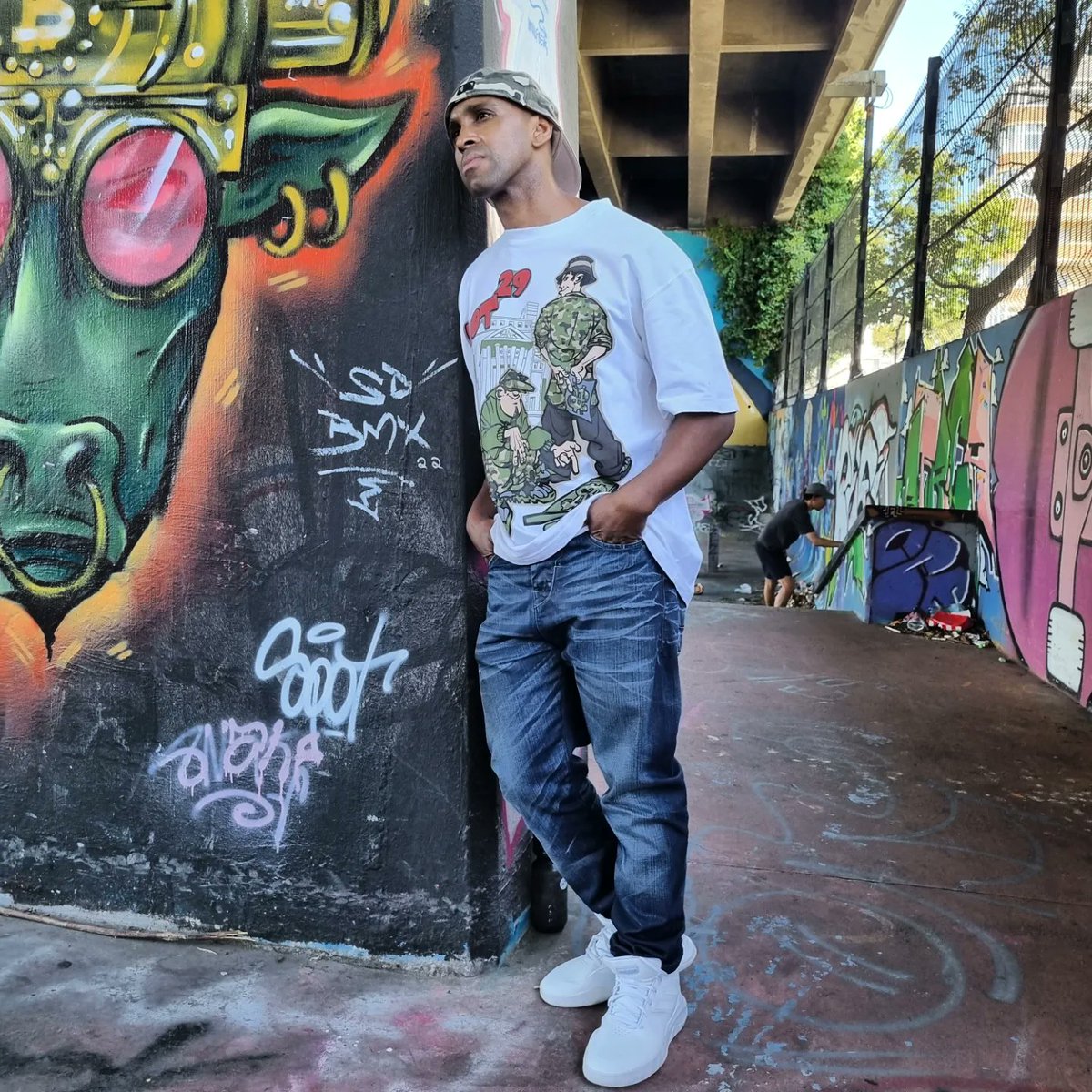 "I'm gonna keep my pants sagging, keep a skateboard and a spray can for the tagging.. "

#skate #skateboard #graffiti #spraycanart #art #artist #nofilter #fun #skatepark #photo #GlazersOut #photooftheday #photoshoot #photography #sunset #sunday #FCNTFC #ชาอึนอู #RohitSharma𓃵