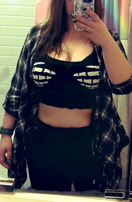 Anyone willing to collab? My holes need stretched!! DM me 🥰 https://t.co/INhzDBvYIy<a href="/tag/manyvids"class="tags"><span>#manyvids</span></a>
