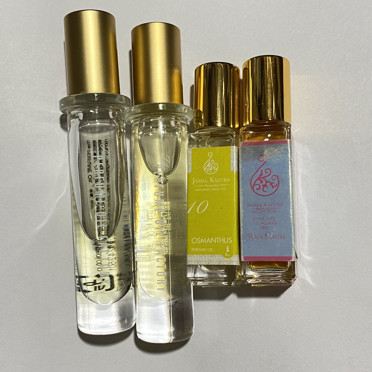 shica_design's tweet photo. 香水とかあまり興味のない私が唯一集めてる香水 #PERFUMEOILFACTORY
子供が出来てから全く付けなくなったので使用期限やばそう…
ティッシュかなんかに付けて楽しむかな
都会しか無いのがつらい。通販サンプルないかな
なんと前身のJAMAL KAZURAのから持ってる 使用期限が2014年でした https://t.co/hQpyVIW5Vr