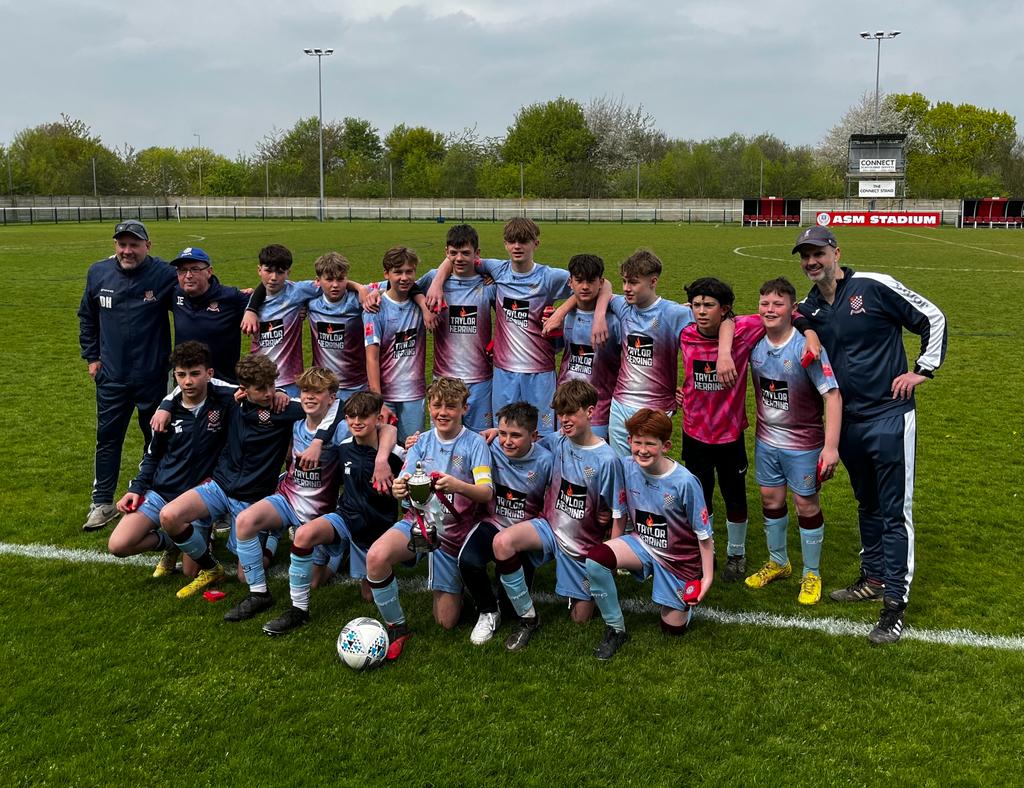 AFC_Chesham's tweet photo. Congratulations to @ellisian2005 & his @CheshamUTD_YTH under 13's on winning their cup final 7-6 on penalties (3-3 after 70min)π₯π₯π₯
#oneclubchesham
#grassrootsfootball https://t.co/bMMuaQTWw8