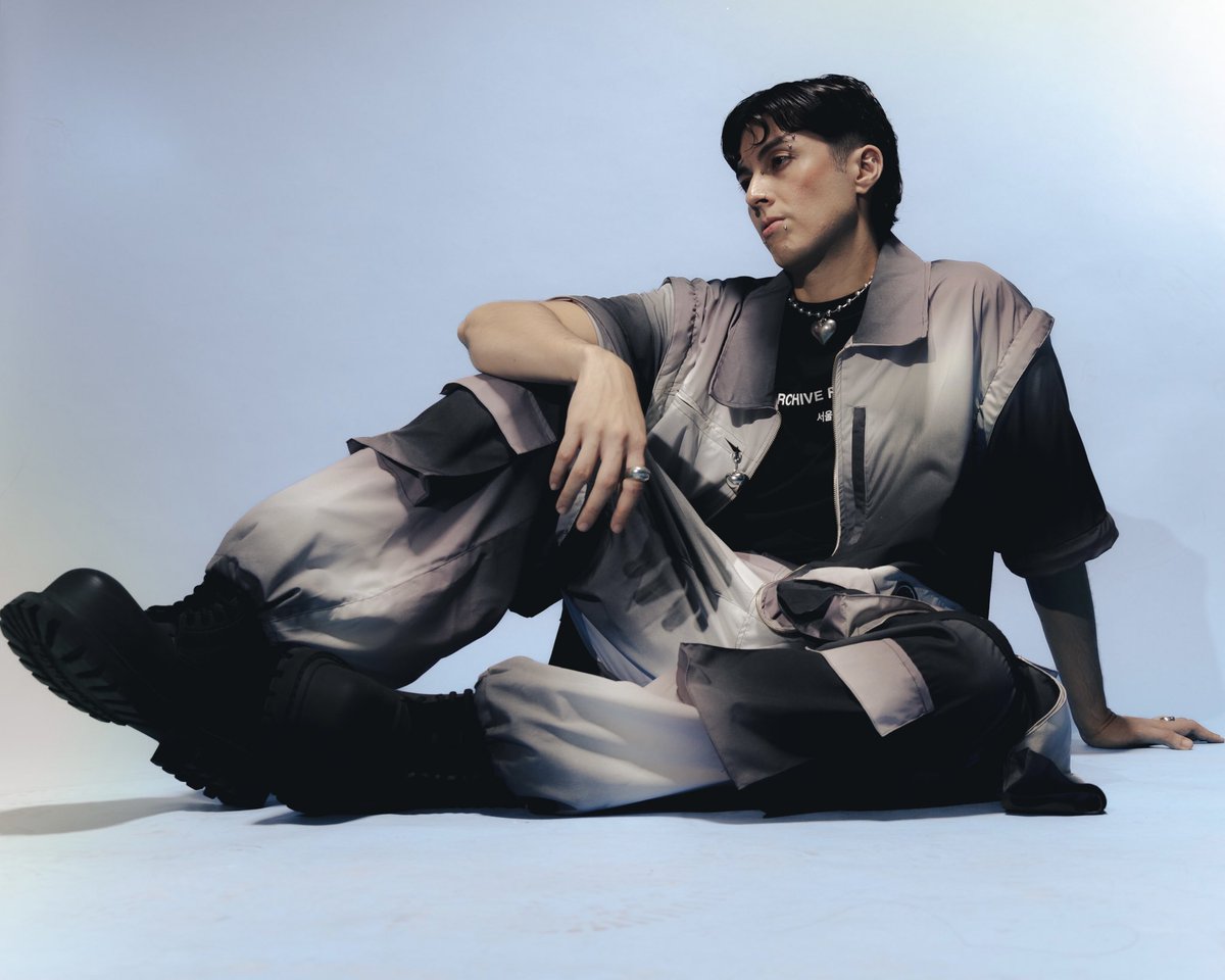 giauhn's tweet photo. 365&amp;7🌪wear 365 days a year + style 7 ways

a multi-wear tech + street outfit i designed for @ph1boyyy &amp; for his about damn time tour manila show 🖤 my 4ever inspiration ! i love u so much 

🦾 ph-1 lets get it done !

#ABOUTDAMNTIMETOUR #AboutDamnTimeTourInMANILA 
#pH1inMNL #pH1 https://t.co/Qz4PgHN9FT