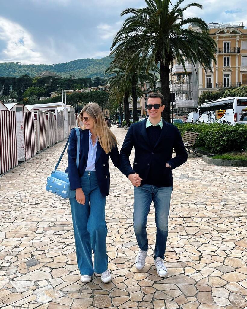 VTChild's tweet photo. In Liguria with our Arctic Messenger Bag 💦 It is also great to have your sibling with you ready to take some pictures 😁 #verytroubledchild #arcticbag #leathergoods #liguria https://t.co/bJesJAoiz6 https://t.co/aiIcXLUcGV