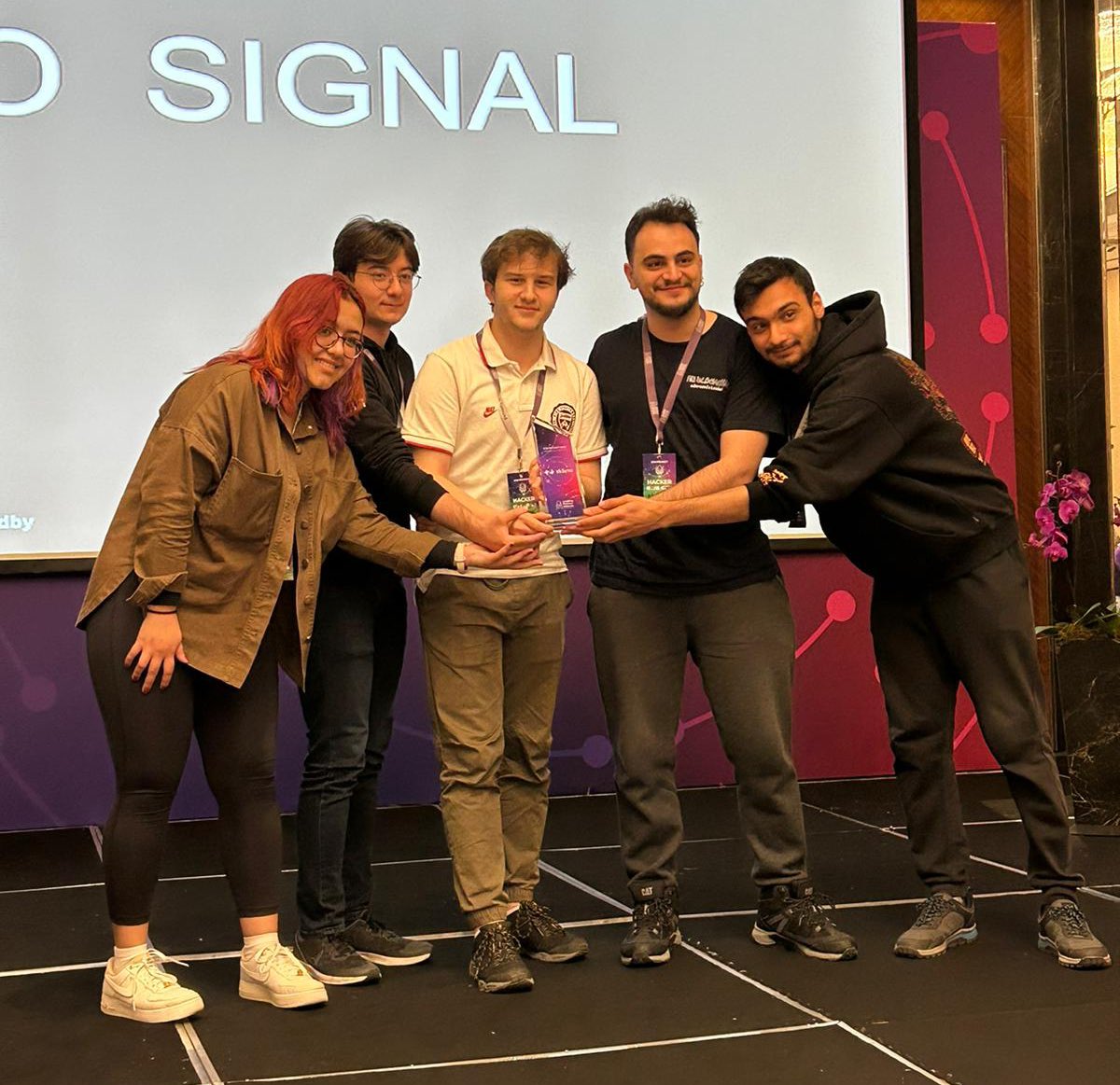 Our awesome hackathon team became the zkSync Hack Winner at #ETHPrivacy2023! 🥇

Cheers to the most talented team ever! 🫶🏼

@LeadingPrivacy 
<a href="/zksync/">ZKsync</a>