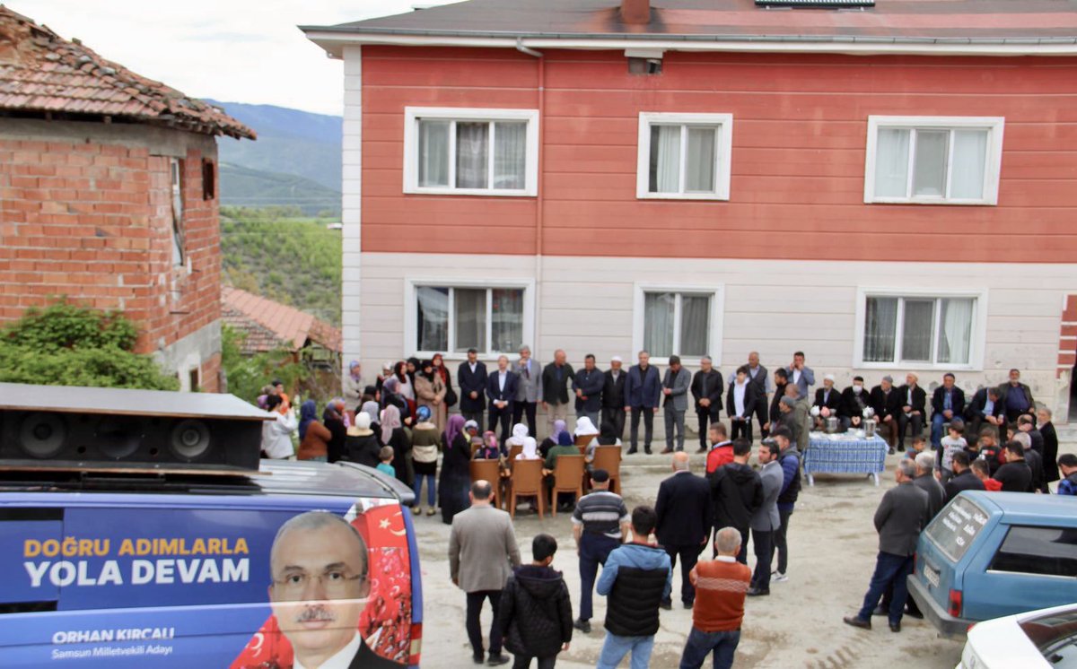 AvOrhanKIRCALI's tweet photo. 📍Vezirköprü / Sarıalan Mahallesi
                               Aksakal Sokak

Yüz yüze, gönül gönüle değerli hemşehrilerimizle bir ve beraberiz…

Bizleri samimiyet ve muhabbetle karşılayan büyüklerimize, çocuklarımıza ve hanım kardeşlerimize teşekkür ediyorum.

#DoğrusuAKParti https://t.co/nuoHXYubCr