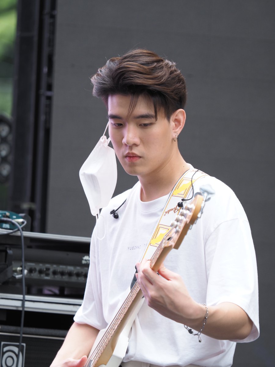latterism's tweet photo. อากาศร้อนต้องหาแอร์ แต่เท่แบบแกหาได้ที่ไหน 😘😘
#gungunHD
#LTPix https://t.co/pgQBi5FWSi