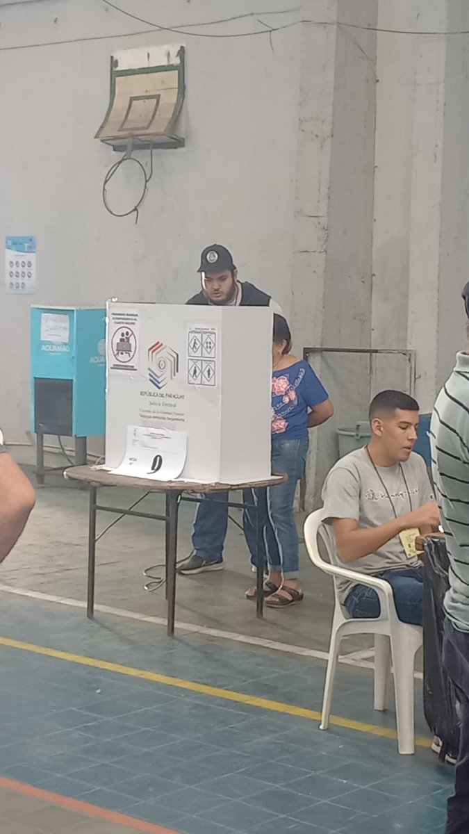 gillka_0's tweet photo. EN EL CEPB INGRESAN LOS VOTANTES ACOMPAÑADOS CON SUPUESTOS FUNCIONARIOS DEL TSJE EN UNA CLARA VIOLACION DEL CODIGO ELECTORAL (ASUNCIÓN)
#EleccionesPy2023 https://t.co/V4kSIR0N5S