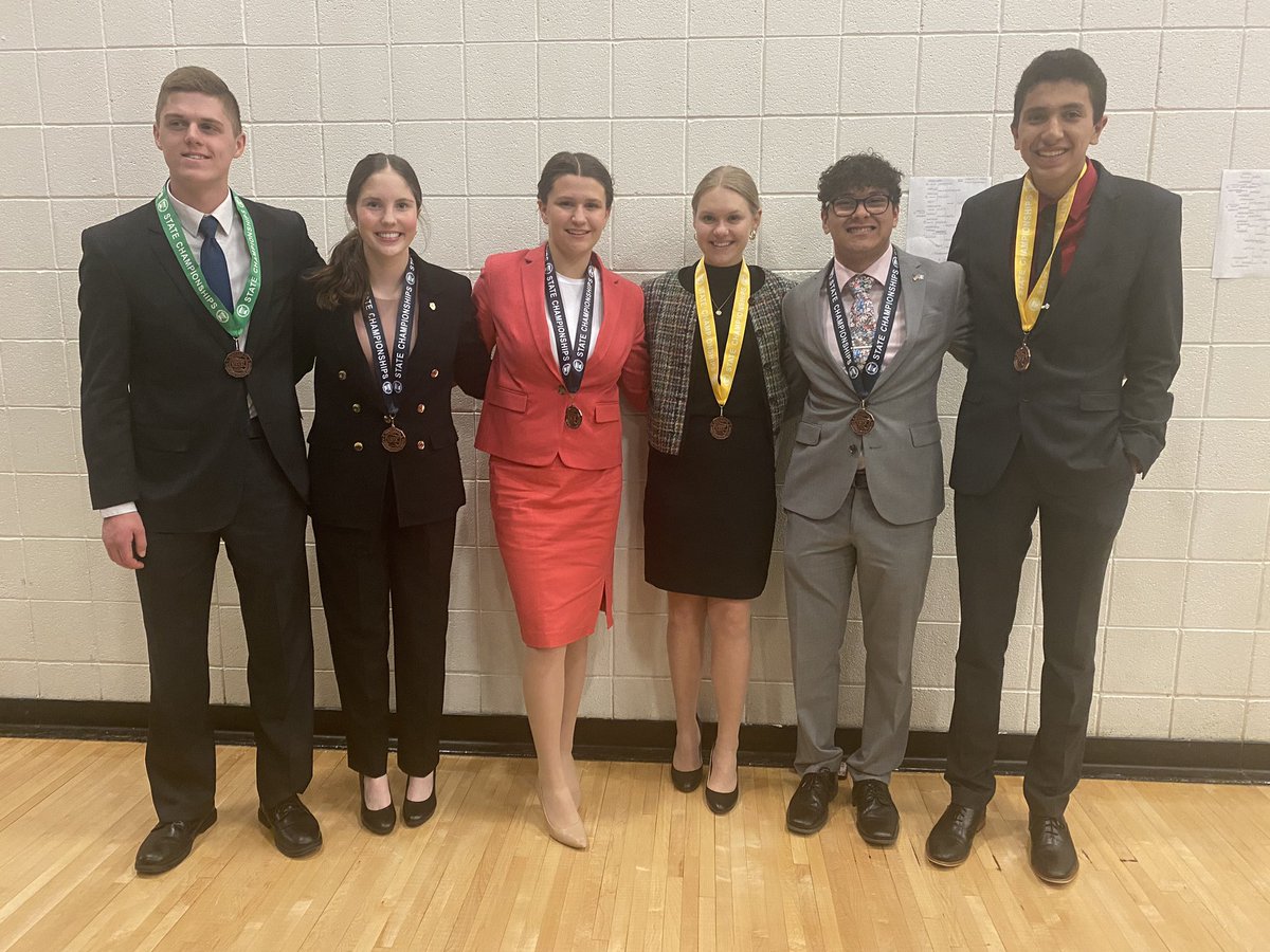 MrsKPWalker's tweet photo. Fairmont Speech, Class A State Tournament:
4th Place – Solveig Senf, Discussion
4th – Dominick Lund-May, Extemporaneous Speaking 
5th – Isaiah Lockwood, Great Speeches
8th – Alayna Haefner, Original Oratory
8th – Andrew Haefner, Extemporaneous Speaking
8th – Bel Lutterman, Prose https://t.co/qGgzKAqjuK