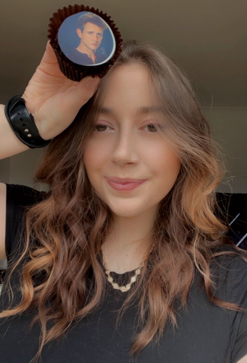 10 years ago I turned 14 and started wishing on every candle to meet <a href="/joeymcintyre/">Joey McIntyre</a> , I turn 24 today and it’s finally happening  (in June) 💙
I need a new wish 😂