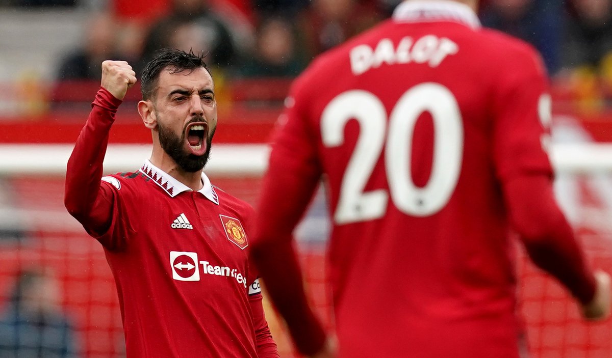 ⚽️ Bruno Fernandes has scored his 100th career League goal 19 🇮🇹 (Novara, Udinese, Sampdoria) 39 🇵🇹 (Sporting) 42 🏴󠁧󠁢󠁥󠁮󠁧󠁿 (Man Utd) He has scored 6 of those v Aston Villa - joint-most against any opponent, with Leeds