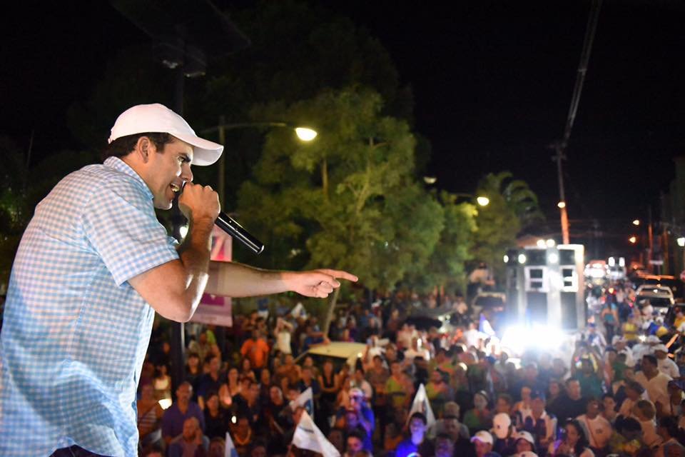 barricada_azul1's tweet photo. Buenos Dias Gobernador
#DelegadoDelPueblo
@ricardorossello
y
Primera Dama
@beatrizrossello
#CompromisoConPR🇵🇷 #Estadidad🇺🇸🇵🇷 con la @FuerzaDPueblo
Adjuntas 2016 https://t.co/Hpt4DgHSho