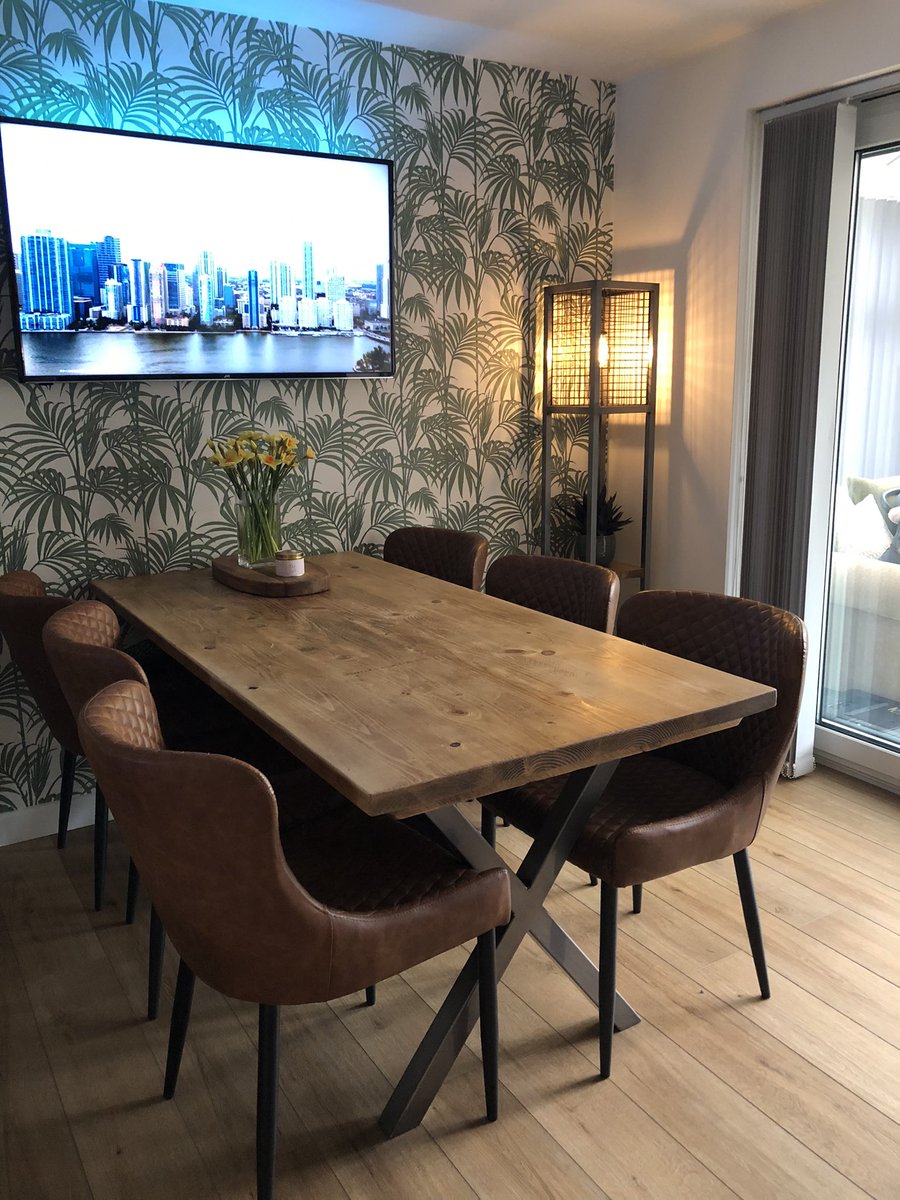 Designerleg's tweet photo. One of our tables and industrial lamp looking great in this piccy. #industrial #reclaimed https://t.co/vkYeDBQ1iT