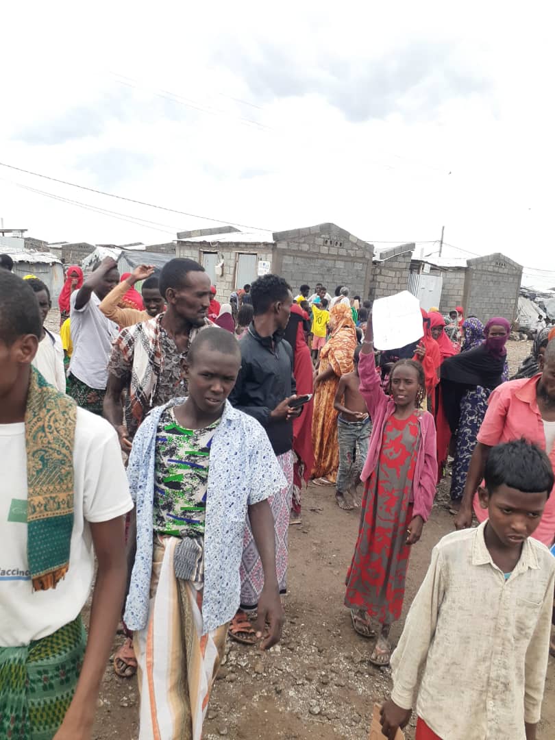AfarRefugees's tweet photo. The following pictures show the demonstration in #Borawli_camp due to mesirable situation in the camp.
The call urgent help!! https://t.co/j2Gffip33g