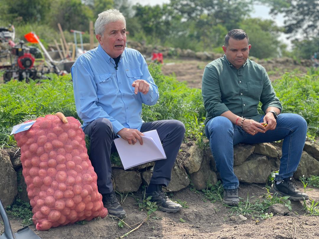 UemppatFalcon's tweet photo. #CultivandoPatria I #JustoAhora el programa dominical más visto en Venezuela conducido por el ministro @wcastropsuv  en el marco del fortalecimiento del gobierno del presidente Nicolás Maduro, nos muestra las grandes potencialidades de la Sierra Falconiana https://t.co/SIGPEhYKSE
