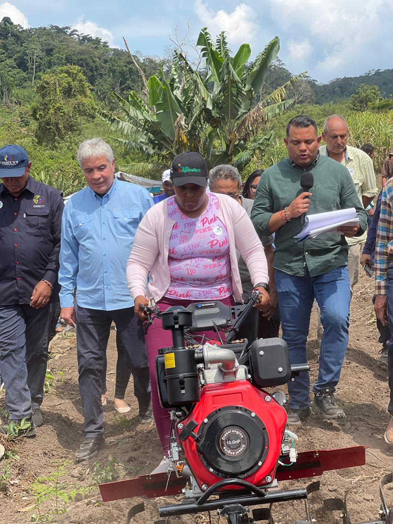 UemppatFalcon's tweet photo. #CultivandoPatria I #JustoAhora el programa dominical más visto en Venezuela conducido por el ministro @wcastropsuv  en el marco del fortalecimiento del gobierno del presidente Nicolás Maduro, nos muestra las grandes potencialidades de la Sierra Falconiana https://t.co/SIGPEhYKSE