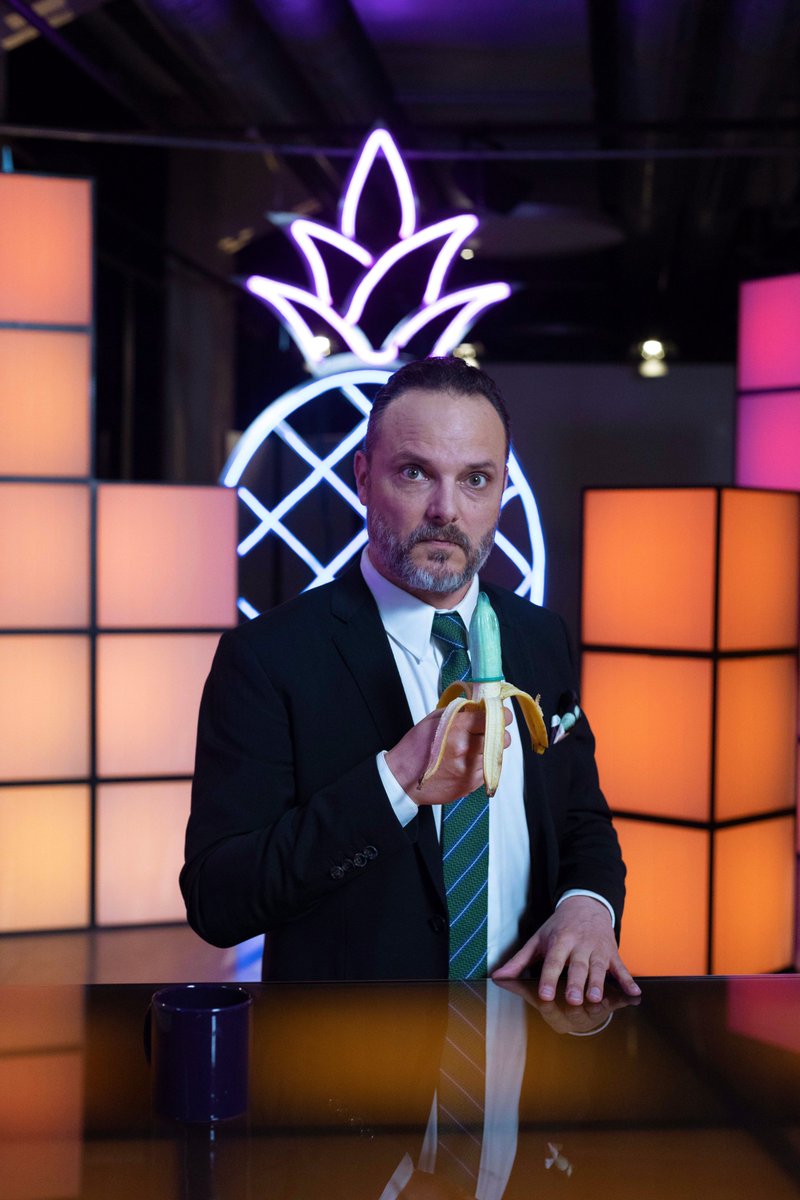 deville_late's tweet photo. Heute Abend bei DEVILLE: Roulette im Bett, Working Royals und Biden: finishing the job. Live dabei: TV-Anwältin Michelle Kalt zum Thema Verhütungsmittel. Um 21:40 Uhr auf SRF1 und ab 20 Uhr auf Play SRF und YouTube. #srfdeville #MichelleKalt #DominicDeville https://t.co/2z6XgrBfY4