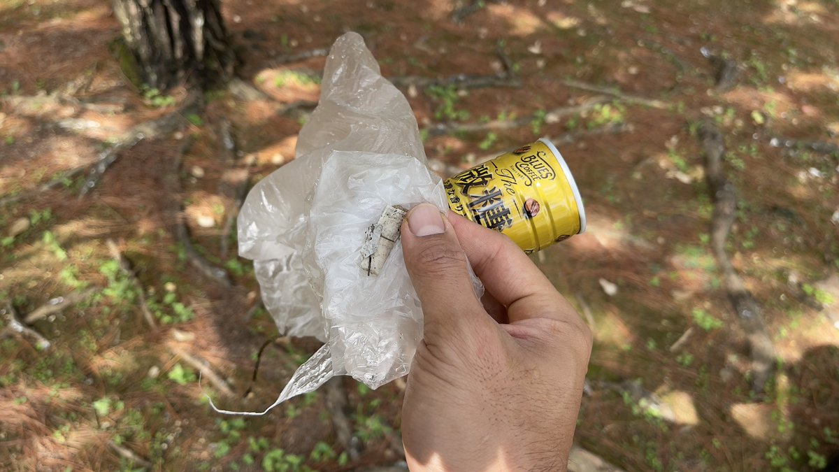 robocopyuzo's tweet photo. 公園で運動の撮影後に感謝を込めて掃除。
以前は事前に役所にいって手続きしてからゴミ袋をもらい掃除して後日収集してもらってたけど、今の毎日できる範囲で拾い持ち帰り分別してゴミ出しの方が肩の力を抜いて続けていきやすい。
目的のために手間は少ない方がいい https://t.co/DoOQzoCATY