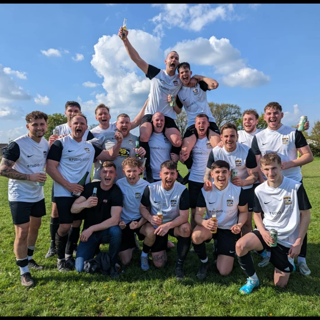 4Hosking's tweet photo. Champions! ⚽️ 🔥 @TewkesburyTown @GNSLOfficial https://t.co/ygfPQe8KYo