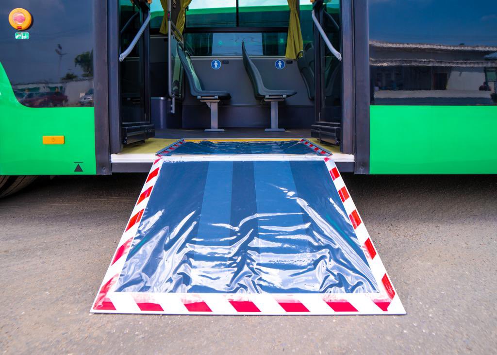 jidesanwoolu's tweet image. I am excited to announce the first set of electric buses in the Lagos Mass Transit Master Plan as part of our increased effort to modernise every sector of Lagos. Thanks to our partnership with @Oando_PLC, Lagosians can expect a cleaner and greener public transportation system.…