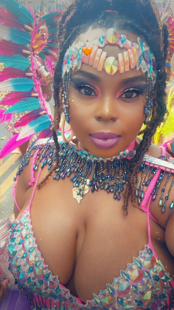 QueensCue's tweet photo. #RemedyCarnivalTroupe #STT23 #USVI 🇻🇮🇻🇮🇻🇮🇻🇮🇻🇮 @USVItourism #STT again. Owes me nothing! Love ahhhyyoouuuu❣️🫶🏾🇻🇮 https://t.co/An56JUKkxT