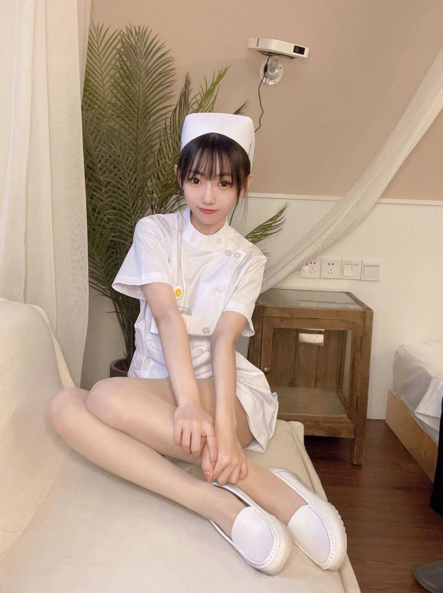 Alice4088E's tweet photo. #南京 实习小护士

    南京👩🏻‍🎓医护在读 实习小护士
    韩语4级📝英语6级 会弹吉他💕 
    
    轻松一字马 🧚🏻‍♀️下腰
    瑜伽功底🧘解锁各种新姿势 https://t.co/CjLwxBecCI