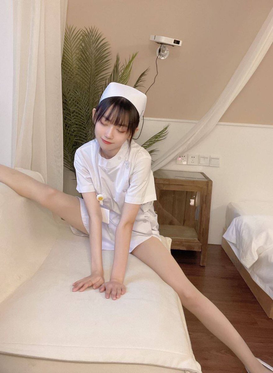 Alice4088E's tweet photo. #南京 实习小护士

    南京👩🏻‍🎓医护在读 实习小护士
    韩语4级📝英语6级 会弹吉他💕 
    
    轻松一字马 🧚🏻‍♀️下腰
    瑜伽功底🧘解锁各种新姿势 https://t.co/CjLwxBecCI
