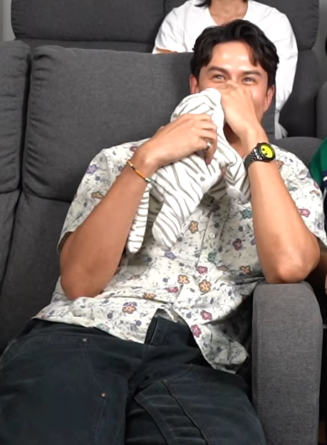 tofu_oneesan's tweet photo. Man is so adorable when he is shy. 💕
#ReactStepByStepEP1 #StepByStepEP1 https://t.co/eVvA5aYMdc
