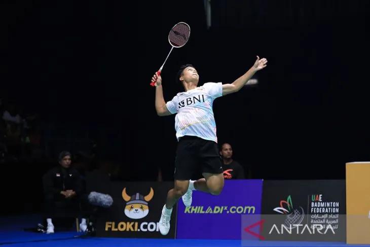 jokowi's tweet photo. Pebulu tangkis putra Indonesia Anthony Sinisuka Ginting merebut juara tunggal putra Badminton Asia Championships 2023 di Dubai, Persatuan Emirat Arab. Di babak final sore tadi, Ginting menaklukkan pemain Singapura, Loh Kean Yew, dalam dua game langsung. 

Selamat, Ginting! https://t.co/d1bgUVOitl