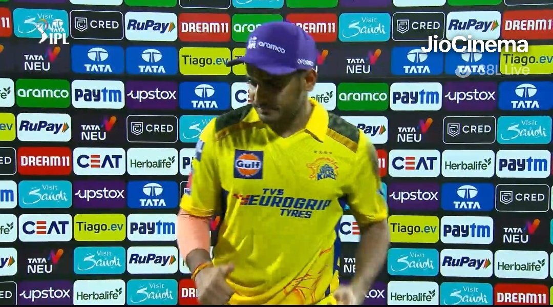 VfcKanchipuram's tweet image. அடி வாங்குனது நானு கப்பு எனக்கு தான் 😭😭😭

#cskvspkbs