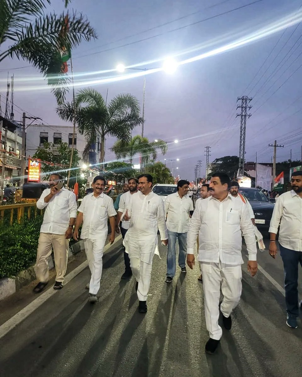 Malreddyramredy's tweet photo. పాలమూరు గడ్డ మీద ..
నిరుద్యోగ జ్వాల ..
నిరుద్యోగ విద్యార్థికి ..
నింగే హద్దుగా అండగా ఉంది హస్తం ..
నిరుద్యోగ ఉద్యోగాలకై నేను సైతం కదిలా పాలమూరు పోరుకు ..

#lbnagar4ramreddy
#mehbubnagar
#mahabubnagar
#lbnagar
#lbnagarconstituency #Telanganacongress #Telangana
#Malreddyramreddy https://t.co/5gMrTgpa8G