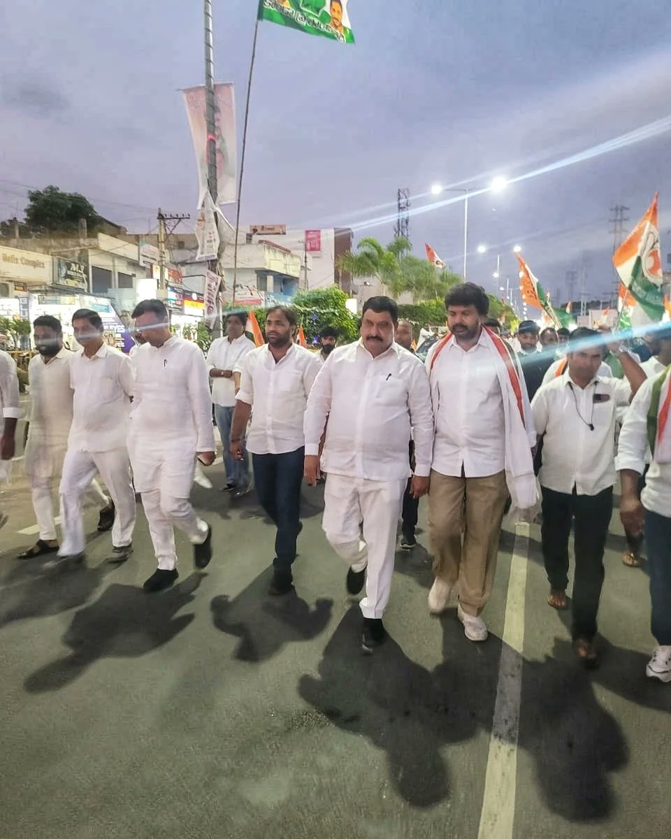 Malreddyramredy's tweet photo. పాలమూరు గడ్డ మీద ..
నిరుద్యోగ జ్వాల ..
నిరుద్యోగ విద్యార్థికి ..
నింగే హద్దుగా అండగా ఉంది హస్తం ..
నిరుద్యోగ ఉద్యోగాలకై నేను సైతం కదిలా పాలమూరు పోరుకు ..

#lbnagar4ramreddy
#mehbubnagar
#mahabubnagar
#lbnagar
#lbnagarconstituency #Telanganacongress #Telangana
#Malreddyramreddy https://t.co/5gMrTgpa8G