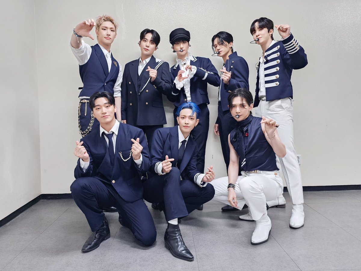 ATEEZofficial's tweet image. [📷] TODAY ATEEZ
⠀
행복이란 콘서트 다음 날에도 ATINY를 볼 수 있다는 것🥰
비 오는 날에도 함께해줘서 고마워요❤
⠀
#TODAY_ATEEZ #ATEEZ #에이티즈