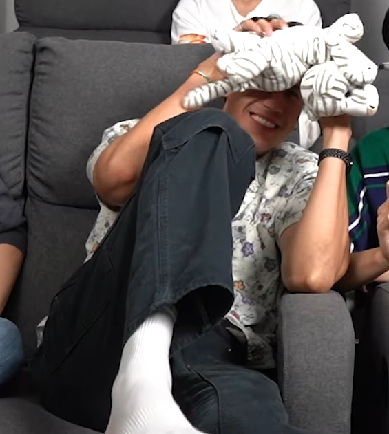 tofu_oneesan's tweet photo. Man is so adorable when he is shy. 💕
#ReactStepByStepEP1 #StepByStepEP1 https://t.co/eVvA5aYMdc