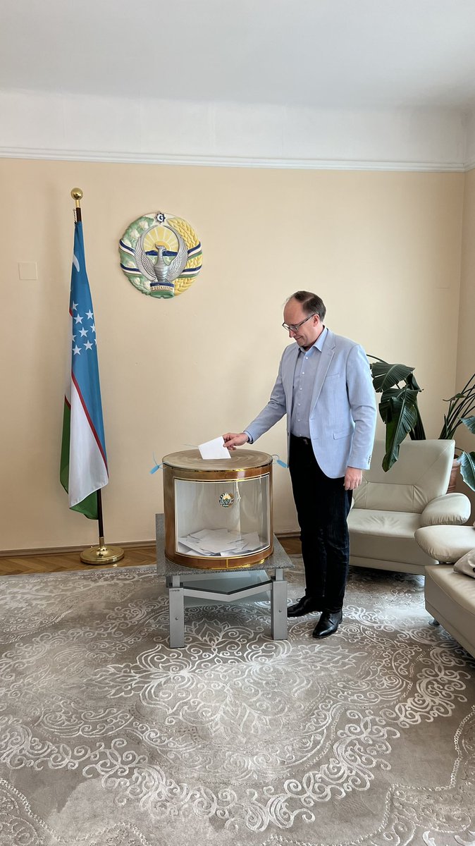 Pleasure to participate in my country’s #Constitution #referendum at the Embassy of #Uzbekistan in #Austria #Vienna. Thanks to Ambassador <a href="/abatfayz/">Abat Fayzullaev</a> everything was organized perfectly. Excellent atmosphere here! #befarqemasman #referendum23 #референдум