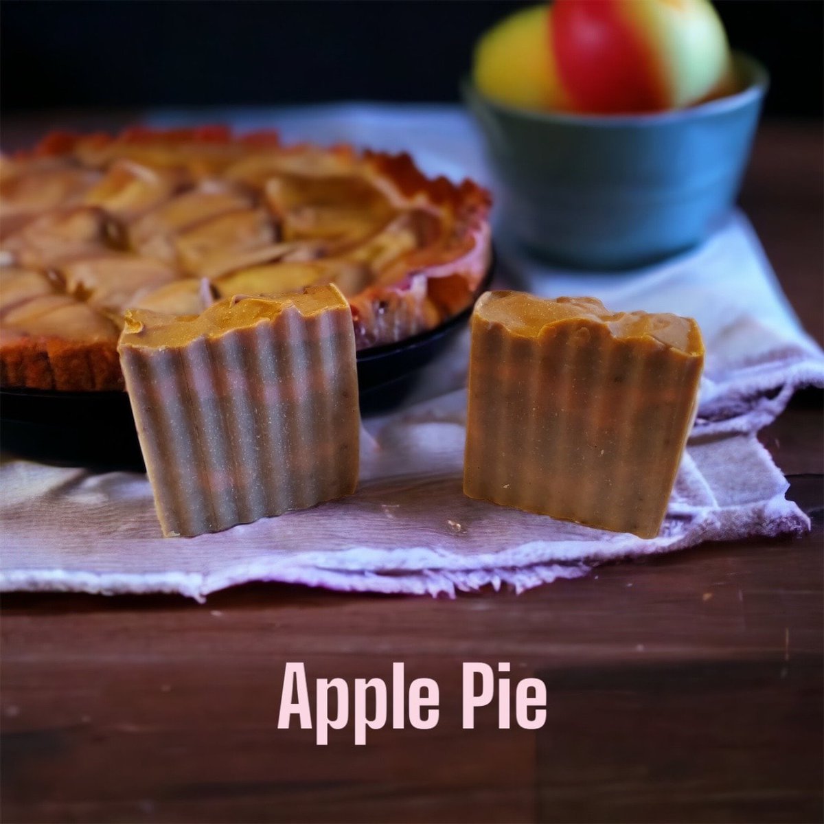 EstatesSoapery's tweet image. What&apos;s more American than warm apple pie? Enjoy the delicious scent of apple pie in this small batch soap featuring pure lard! #ApplePie #smallbatchsoap #madeinamerica #familybusiness #purelard #handcrafted #Soap